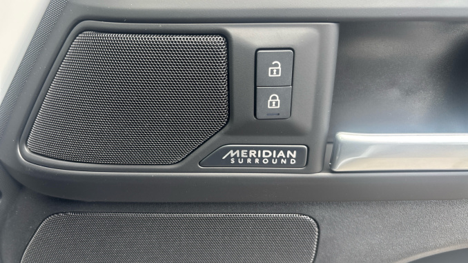 Land Rover Defender 3.0 D350 X-Dynamic HSE 110 5dr Auto Diesel Estate - Image 36